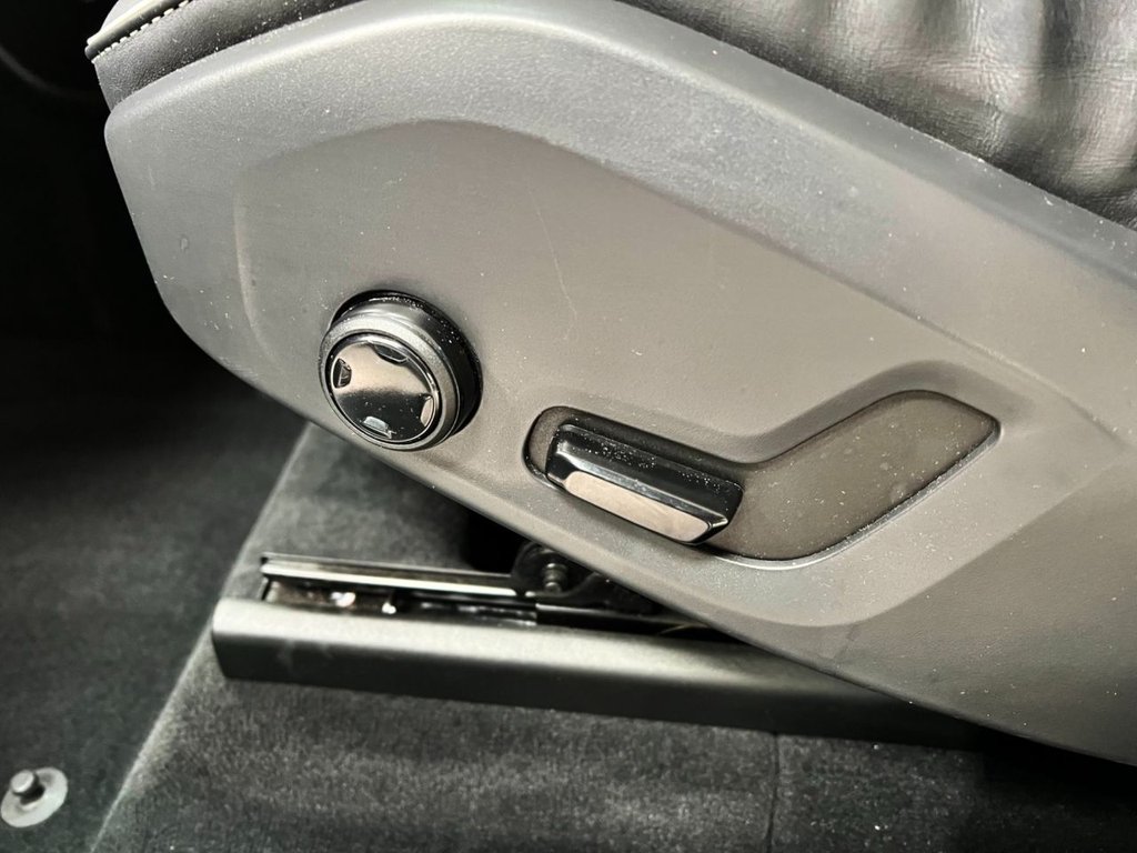 USED 2020 70 VOLVO XC60 2.0h T6 Recharge 11.6kWh R-Design SUV 5dr Petrol Plug-in Hybrid Auto AWD Euro 6 (s/s) (340 ps) &pound;8355 UPGRADES+CLIMATE+LOUNGE