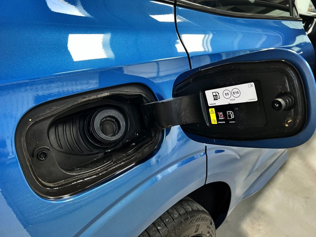 USED 2020 70 VOLVO XC60 2.0h T6 Recharge 11.6kWh R-Design SUV 5dr Petrol Plug-in Hybrid Auto AWD Euro 6 (s/s) (340 ps) &pound;8355 UPGRADES+CLIMATE+LOUNGE