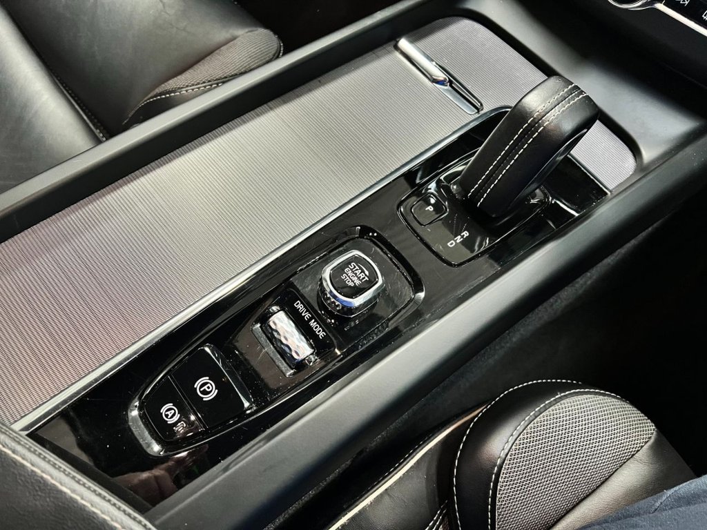 USED 2020 70 VOLVO XC60 2.0h T6 Recharge 11.6kWh R-Design SUV 5dr Petrol Plug-in Hybrid Auto AWD Euro 6 (s/s) (340 ps) &pound;8355 UPGRADES+CLIMATE+LOUNGE