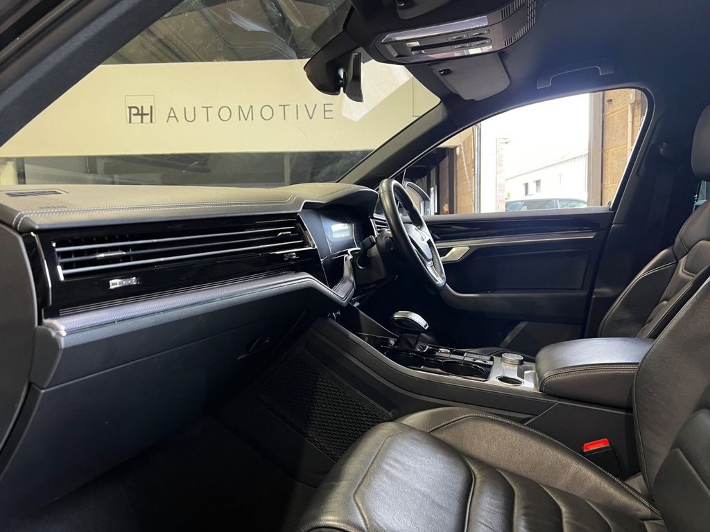 USED 2019 19 VOLKSWAGEN TOUAREG 3.0 TDI V6 R-Line Tech SUV 5dr Diesel Tiptronic 4Motion Euro 6 (s/s) (231 ps) APPLE CARPLAY|1 YEAR WARRANTY