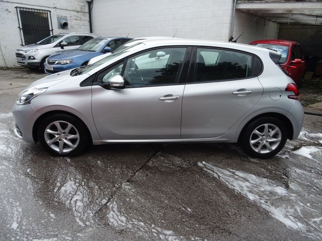 2017 Peugeot 208 1.6L Active 5dr - Photo 6