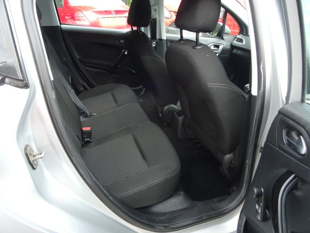 2017 Peugeot 208 1.6L Active 5dr - Photo 12