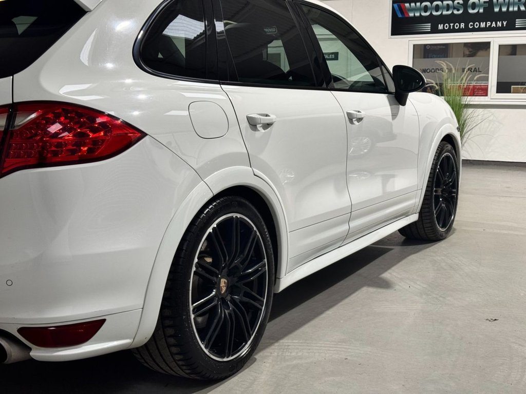 USED 2013 13 PORSCHE CAYENNE 4.8T V8 Turbo SUV 5dr Petrol TiptronicS 4WD Euro 5 (s/s) (500 ps) &pound;8909 OF FACTORY FIT UPGRADES