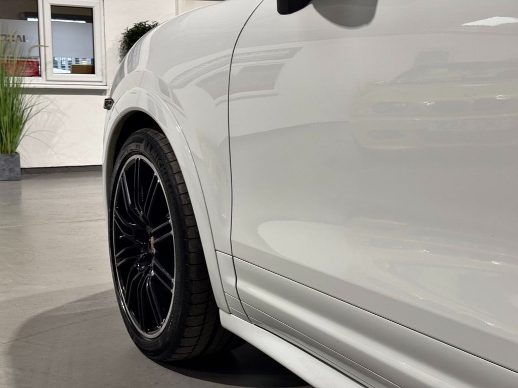 USED 2013 13 PORSCHE CAYENNE 4.8T V8 Turbo SUV 5dr Petrol TiptronicS 4WD Euro 5 (s/s) (500 ps) &pound;8909 OF FACTORY FIT UPGRADES