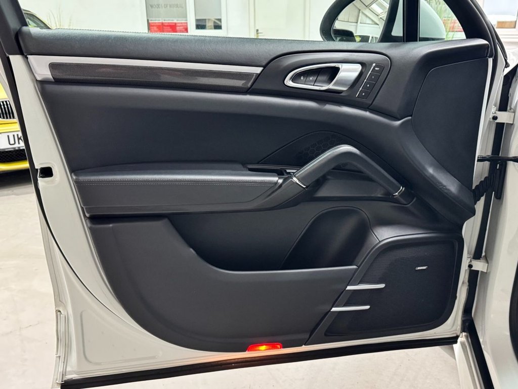 USED 2013 13 PORSCHE CAYENNE 4.8T V8 Turbo SUV 5dr Petrol TiptronicS 4WD Euro 5 (s/s) (500 ps) &pound;8909 OF FACTORY FIT UPGRADES
