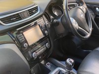 USED 2015 65 NISSAN QASHQAI 1.6 DIG-T Tekna SUV 5dr Petrol Manual 2WD Euro 6 (s/s) (163 ps) *  MEGA MEGA SPEC *   PAN ROOF
