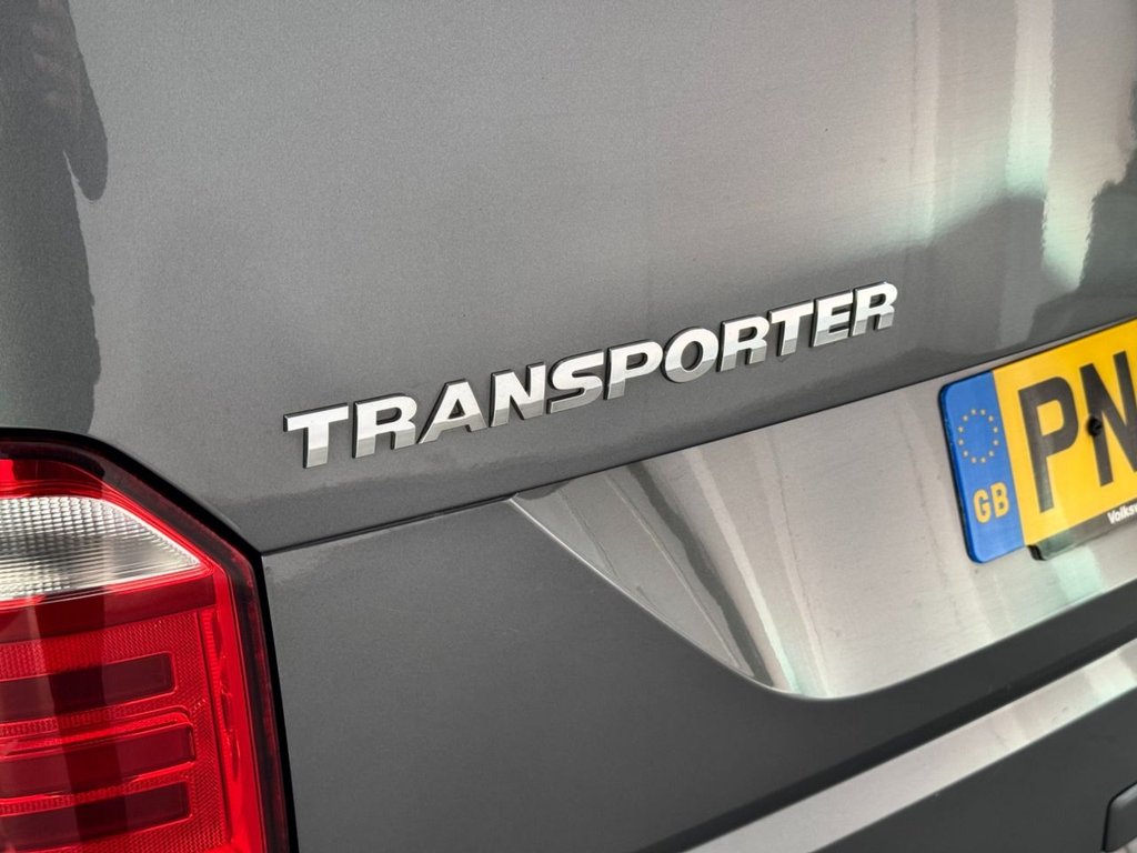 USED 2019 69 VOLKSWAGEN TRANSPORTER SHUTTLE 2.0 TDI SE Minibus Double Cab 5dr Diesel DSG FWD LWB Euro 6 (s/s) (150 ps) 