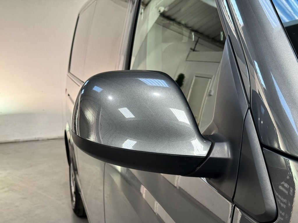 USED 2019 69 VOLKSWAGEN TRANSPORTER SHUTTLE 2.0 TDI SE Minibus Double Cab 5dr Diesel DSG FWD LWB Euro 6 (s/s) (150 ps) 