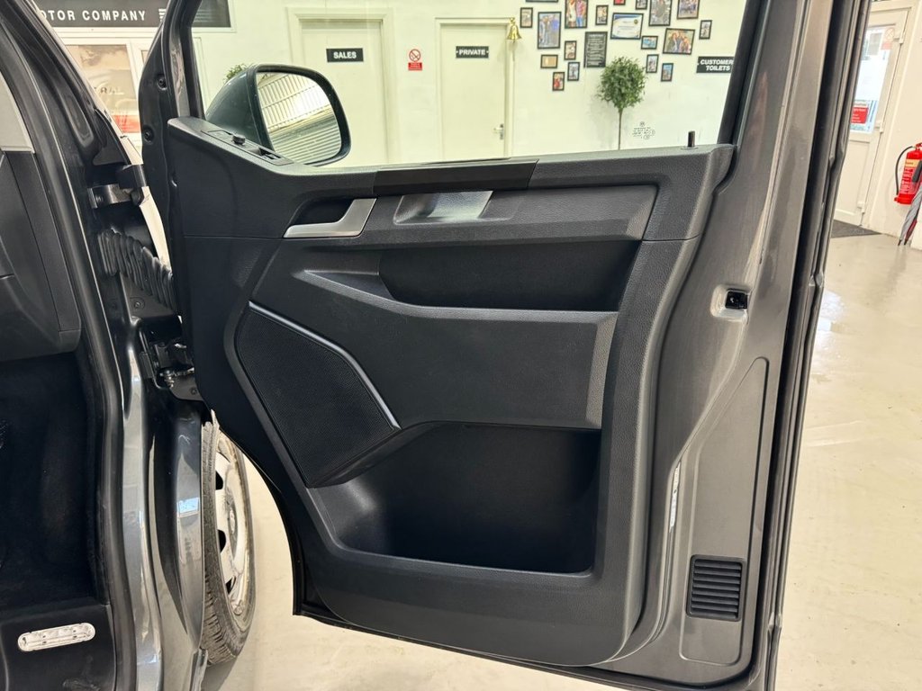 USED 2019 69 VOLKSWAGEN TRANSPORTER SHUTTLE 2.0 TDI SE Minibus Double Cab 5dr Diesel DSG FWD LWB Euro 6 (s/s) (150 ps) 