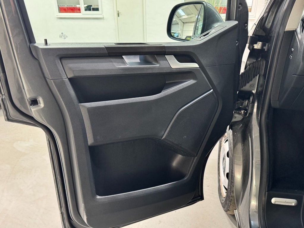 USED 2019 69 VOLKSWAGEN TRANSPORTER SHUTTLE 2.0 TDI SE Minibus Double Cab 5dr Diesel DSG FWD LWB Euro 6 (s/s) (150 ps) 