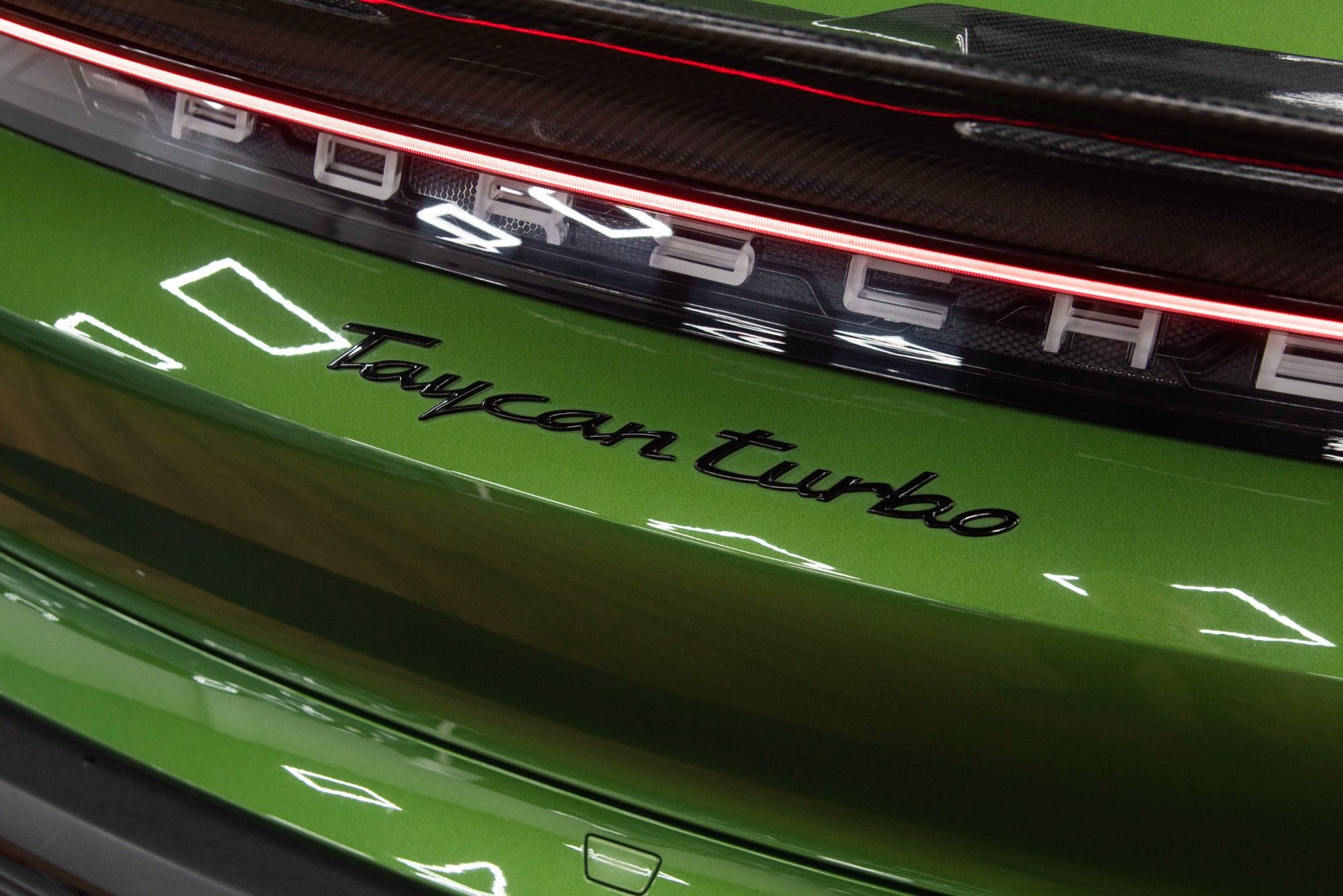 USED 2020 70 PORSCHE TAYCAN Performance Plus 93.4kWh Turbo Saloon
