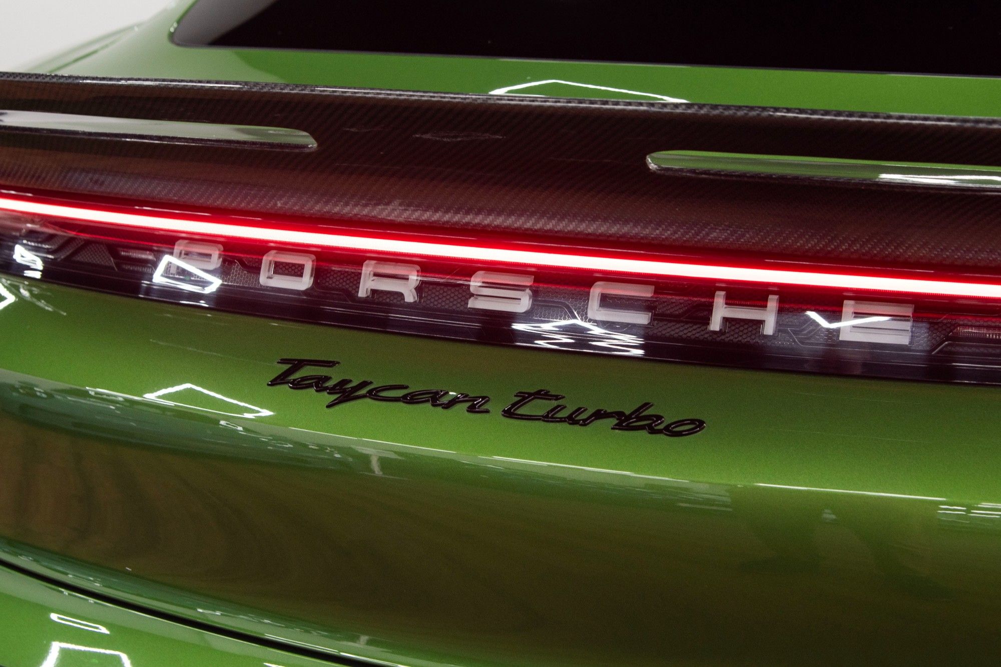 USED 2020 70 PORSCHE TAYCAN Performance Plus 93.4kWh Turbo Saloon
