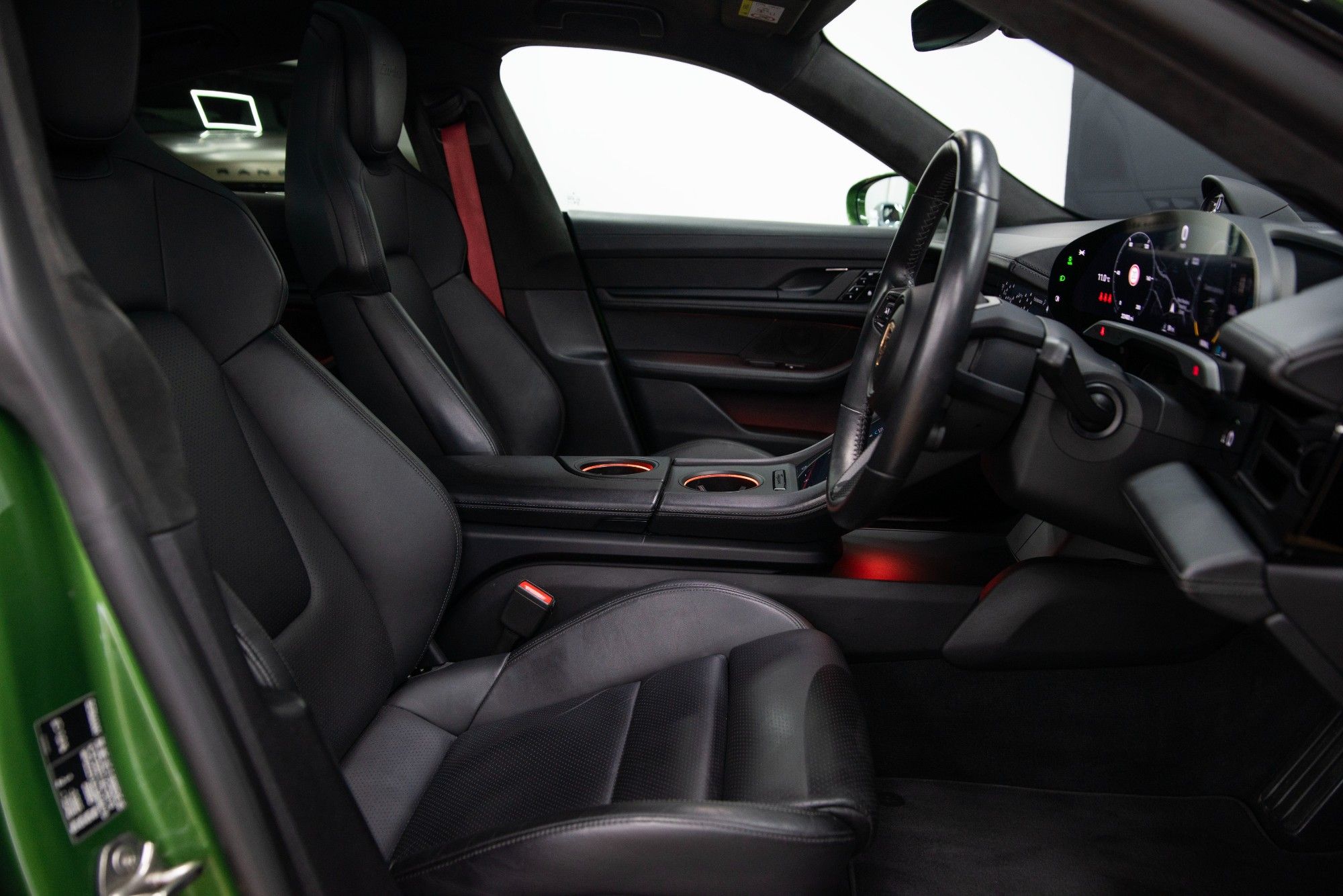 USED 2020 70 PORSCHE TAYCAN Performance Plus 93.4kWh Turbo Saloon