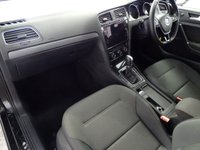 USED 2018 18 VOLKSWAGEN GOLF 1.6 TDI SE Hatchback 5dr Diesel DSG Euro 6 (s/s) (115 ps) SAT NAV CRUISE PARK ASSIST APP CONNECT