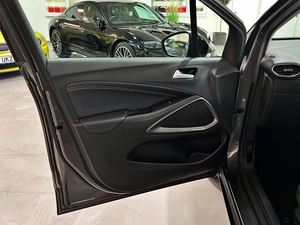 USED 2021 21 VAUXHALL CROSSLAND 1.2 Turbo Elite Nav SUV 5dr Petrol Auto Euro 6 (s/s) (130 ps) 17"ALLOYS+SAT NAV+ REAR CAMERA