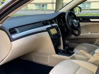 USED 2011 11 SKODA SUPERB 2.0 TDI Elegance Estate 5dr Diesel Manual 4WD Euro 5 (170 ps) 