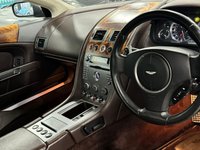 USED 2004 04 ASTON MARTIN DB9 5.9 Coupe 2dr Petrol Seq (394 g/km, 450 bhp) FSH 16 SERVICES + LOW MILEAGE + GHILLIES GREEN + MOON SHADOW LTHR!