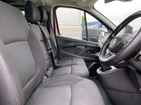 USED 2022 22 RENAULT TRAFIC SL 28 SPORT 9 SEAT MINIBUS SWB 2.0 DCI 110 BHP Higher Specification Sport Model With Loads Of Standard Features Including Air Con, 17" Alloy wheels, 8" Touch Screen, Sat Nav, Rear Parking Sensors, Electric Windows / Mirrors, Stunning Looking Minibus In Metallic  Carmin Red!