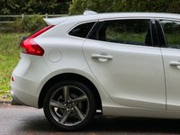 USED 2015 65 VOLVO V40 2.0 D4 R-Design Nav Hatchback 5dr Diesel Manual Euro 6 (s/s) (190 ps) 