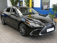 USED 2022 22 LEXUS ES 2.5 300h Saloon 4dr Petrol Hybrid E-CVT Euro 6 (s/s) (218 ps) SAT NAV LEATHER HEATED SEATS STEERING WHEEL REAR VIEW CAMERA SUNROOF 1 OWNER SERVICE HISTORY LEXUS WARRANTY TILL 2032