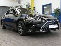 USED 2022 22 LEXUS ES 2.5 300h Saloon 4dr Petrol Hybrid E-CVT Euro 6 (s/s) (218 ps) SAT NAV LEATHER HEATED SEATS STEERING WHEEL REAR VIEW CAMERA SUNROOF 1 OWNER SERVICE HISTORY LEXUS WARRANTY TILL 2032
