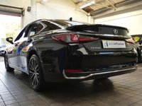 USED 2022 22 LEXUS ES 2.5 300h Saloon 4dr Petrol Hybrid E-CVT Euro 6 (s/s) (218 ps) SAT NAV LEATHER HEATED SEATS STEERING WHEEL REAR VIEW CAMERA SUNROOF 1 OWNER SERVICE HISTORY LEXUS WARRANTY TILL 2032