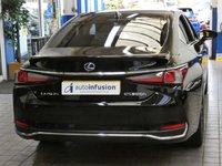 USED 2022 22 LEXUS ES 2.5 300h Saloon 4dr Petrol Hybrid E-CVT Euro 6 (s/s) (218 ps) SAT NAV LEATHER HEATED SEATS STEERING WHEEL REAR VIEW CAMERA SUNROOF 1 OWNER SERVICE HISTORY LEXUS WARRANTY TILL 2032
