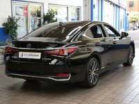 USED 2022 22 LEXUS ES 2.5 300h Saloon 4dr Petrol Hybrid E-CVT Euro 6 (s/s) (218 ps) SAT NAV LEATHER HEATED SEATS STEERING WHEEL REAR VIEW CAMERA SUNROOF 1 OWNER SERVICE HISTORY LEXUS WARRANTY TILL 2032