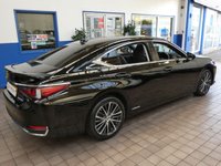 USED 2022 22 LEXUS ES 2.5 300h Saloon 4dr Petrol Hybrid E-CVT Euro 6 (s/s) (218 ps) SAT NAV LEATHER HEATED SEATS STEERING WHEEL REAR VIEW CAMERA SUNROOF 1 OWNER SERVICE HISTORY LEXUS WARRANTY TILL 2032