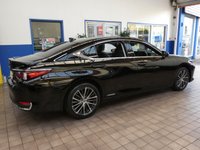 USED 2022 22 LEXUS ES 2.5 300h Saloon 4dr Petrol Hybrid E-CVT Euro 6 (s/s) (218 ps) SAT NAV LEATHER HEATED SEATS STEERING WHEEL REAR VIEW CAMERA SUNROOF 1 OWNER SERVICE HISTORY LEXUS WARRANTY TILL 2032