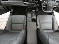 USED 2022 22 LEXUS ES 2.5 300h Saloon 4dr Petrol Hybrid E-CVT Euro 6 (s/s) (218 ps) SAT NAV LEATHER HEATED SEATS STEERING WHEEL REAR VIEW CAMERA SUNROOF 1 OWNER SERVICE HISTORY LEXUS WARRANTY TILL 2032
