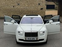 USED 2012 M ROLLS-ROYCE GHOST 6.6 V12 Saloon 4dr Petrol Auto Euro 5 (563 bhp) PANROOF+HUD+REAR THEATRE+FACTORY WHITE