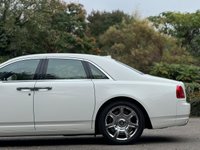 USED 2012 M ROLLS-ROYCE GHOST 6.6 V12 Saloon 4dr Petrol Auto Euro 5 (563 bhp) PANROOF+HUD+REAR THEATRE+FACTORY WHITE