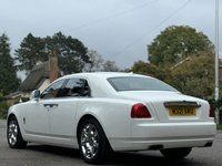 USED 2012 M ROLLS-ROYCE GHOST 6.6 V12 Saloon 4dr Petrol Auto Euro 5 (563 bhp) PANROOF+HUD+REAR THEATRE+FACTORY WHITE
