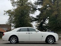 USED 2012 M ROLLS-ROYCE GHOST 6.6 V12 Saloon 4dr Petrol Auto Euro 5 (563 bhp) PANROOF+HUD+REAR THEATRE+FACTORY WHITE