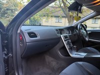 USED 2011 11 VOLVO V60 2.0 D3 R-Design Estate 5dr Diesel Geartronic Euro 5 (163 ps) 