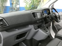 USED 2021 70 VAUXHALL VIVARO-E 3100 75kWh Dynamic Panel Van 5dr Electric Auto L1 H1 (136 ps) GENUINE LOW MILES 3 SEATS ANDROID APPLE CARPLAY AIR CON CRUISE CONTROL PARKING SENSORS 1 OWNER SERVICE HISTORY