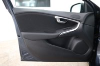 USED 2019 68 VOLVO V40 2.0 T2 GPF Momentum Nav Plus Hatchback 5dr Petrol Manual Euro 6 (s/s) (122 ps) DETAILED SERVICE HISTORY WITH SAT NAV & BLUETOOTH