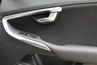 USED 2019 68 VOLVO V40 2.0 T2 GPF Momentum Nav Plus Hatchback 5dr Petrol Manual Euro 6 (s/s) (122 ps) DETAILED SERVICE HISTORY WITH SAT NAV & BLUETOOTH