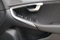 USED 2019 68 VOLVO V40 2.0 T2 GPF Momentum Nav Plus Hatchback 5dr Petrol Manual Euro 6 (s/s) (122 ps) DETAILED SERVICE HISTORY WITH SAT NAV & BLUETOOTH