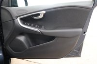 USED 2019 68 VOLVO V40 2.0 T2 GPF Momentum Nav Plus Hatchback 5dr Petrol Manual Euro 6 (s/s) (122 ps) DETAILED SERVICE HISTORY WITH SAT NAV & BLUETOOTH