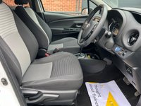 USED 2018 68 TOYOTA YARIS 1.5 VVT-h Design Hatchback 5dr Petrol Hybrid E-CVT Euro 6 (s/s) (100 ps) EXCELLENT CONDITION THROUGHOUT