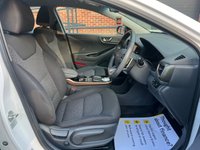 USED 2018 18 HYUNDAI IONIQ 28kWh Premium Hatchback 5dr Electric Auto (120 ps) 5 MAIN DEALER SERVICES