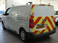 USED 2020 70 VAUXHALL VIVARO-E 3100 75kWh Dynamic Panel Van 5dr Electric Auto L1 H1 (136 ps) 3 SEATS APP SAT NAV ANDROID APPLE CARPLAY AIR CON BLUETOOTH REAR VIEW CAMERA CRUISE CONTROL PARKING SENSORS 2 OWNERS WE CAN REMOVE SHELVING RACKING LIGHTING LIVERY/GRAPHICS UPON REQUEST