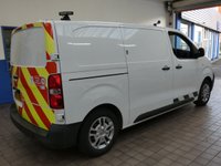 USED 2020 70 VAUXHALL VIVARO-E 3100 75kWh Dynamic Panel Van 5dr Electric Auto L1 H1 (136 ps) 3 SEATS APP SAT NAV ANDROID APPLE CARPLAY AIR CON BLUETOOTH REAR VIEW CAMERA CRUISE CONTROL PARKING SENSORS 2 OWNERS WE CAN REMOVE SHELVING RACKING LIGHTING LIVERY/GRAPHICS UPON REQUEST