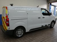 USED 2020 70 VAUXHALL VIVARO-E 3100 75kWh Dynamic Panel Van 5dr Electric Auto L1 H1 (136 ps) 3 SEATS APP SAT NAV ANDROID APPLE CARPLAY AIR CON BLUETOOTH REAR VIEW CAMERA CRUISE CONTROL PARKING SENSORS 2 OWNERS WE CAN REMOVE SHELVING RACKING LIGHTING LIVERY/GRAPHICS UPON REQUEST