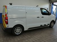 USED 2020 70 VAUXHALL VIVARO-E 3100 75kWh Dynamic Panel Van 5dr Electric Auto L1 H1 (136 ps) 3 SEATS APP SAT NAV ANDROID APPLE CARPLAY AIR CON BLUETOOTH REAR VIEW CAMERA CRUISE CONTROL PARKING SENSORS 2 OWNERS WE CAN REMOVE SHELVING RACKING LIGHTING LIVERY/GRAPHICS UPON REQUEST