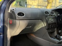 USED 2006 06 FORD FOCUS 1.6 Ghia Hatchback 5dr Petrol Manual (161 g/km, 99 bhp) 