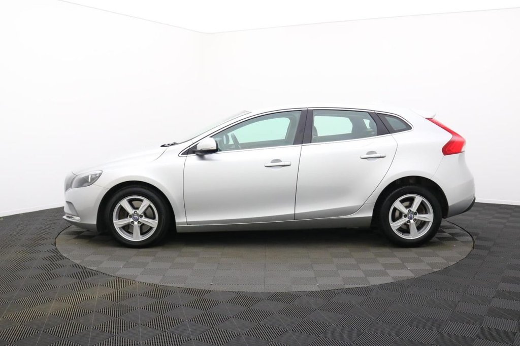 USED 2015 65 VOLVO V40 1.5 T2 SE Hatchback 5dr Petrol Auto Euro 6 (s/s) (122 ps) DAB Cruise Control