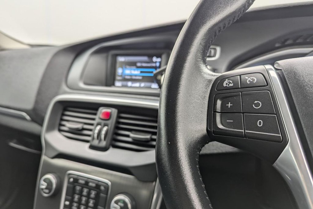 USED 2015 65 VOLVO V40 1.5 T2 SE Hatchback 5dr Petrol Auto Euro 6 (s/s) (122 ps) DAB Cruise Control